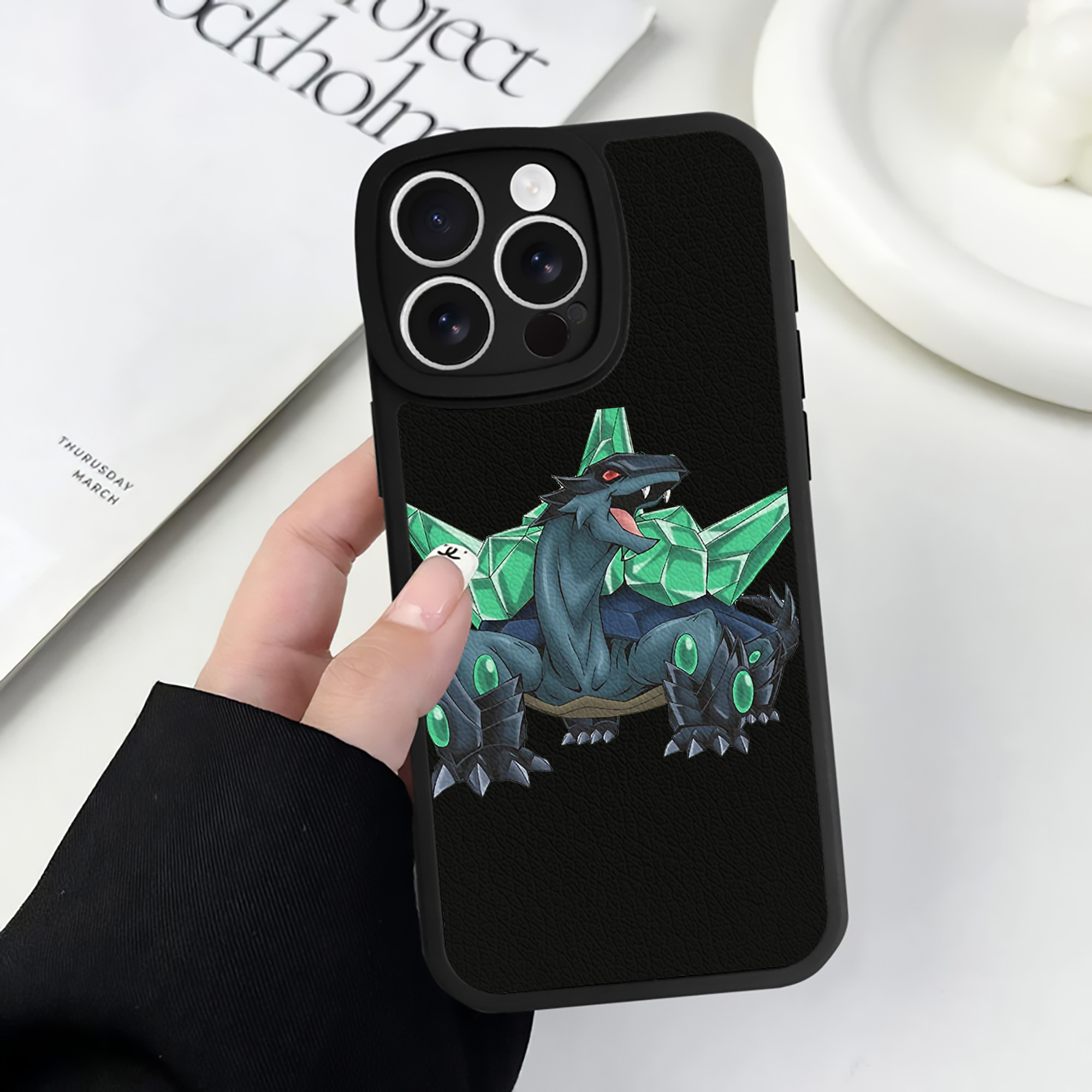 （画像用） 遊☆戯☆王 Yu-Gi-Oh! 【iPhone 16シリーズ対応】シリコンスマホケース（レザー調） 材質：シリコン